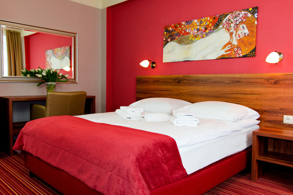 Voco Katowice By Ihg Hotel Exterior foto